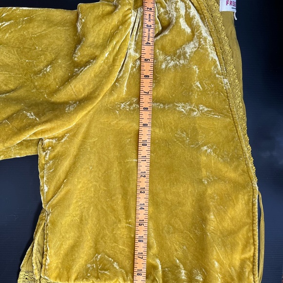 FREE PEOPLE GOLD VELVET OVERSIZED BED JACKET SIZE XS - Picture 14 of 16